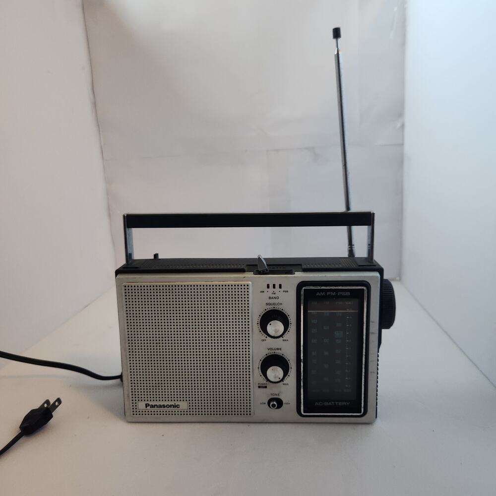 Vintage Panasonic AM/FM Radio, tested works model RF-1005